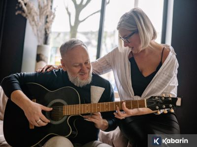 Studi: Dengarkan musik bisa bikin otak lebih sehat dan turunkan risiko demensia