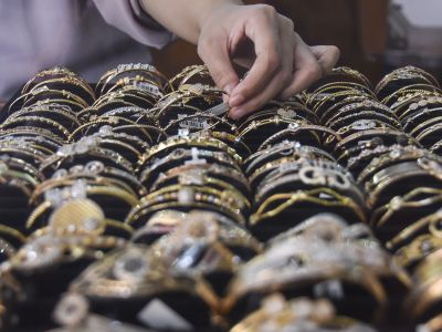 Simplifikasi regulasi pajak emas untuk mendorong investasi