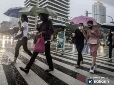 Sebagian besar wilayah Indonesia diprediksi akan hujan hari Jumat ini