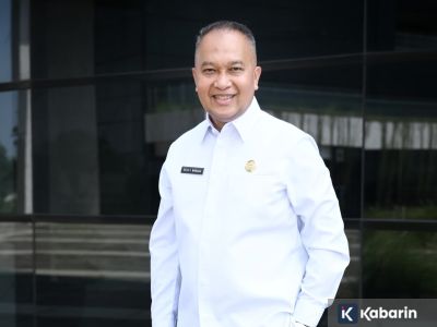 Mengenal Velix Wanggai yang resmi pimpin Ketua Komite Percepatan Pembangunan Papua
