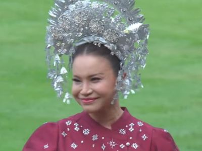 Rossa melantunkan "Indonesia Pusaka" di Istana Merdeka