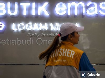 Emas Antam Jumat ini turun tipis, harga mulai Rp2,383 juta per gram