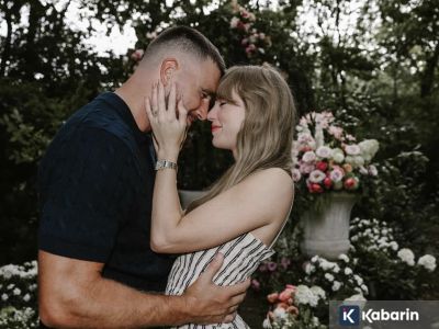 Usai hadiri pernikahan Selena, Taylor Swift langsung nonton tunangannya Travis Kelce