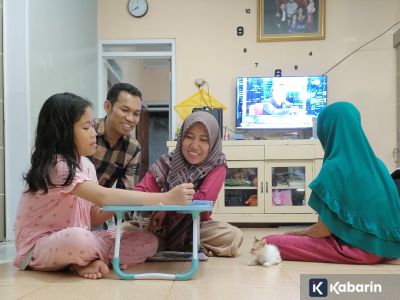 Kiat membangun kedekatan dengan remaja agar tak kecanduan gadget