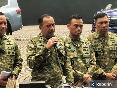 Keluarga prajurit gugur di HUT TNI terima santunan Rp350 juta