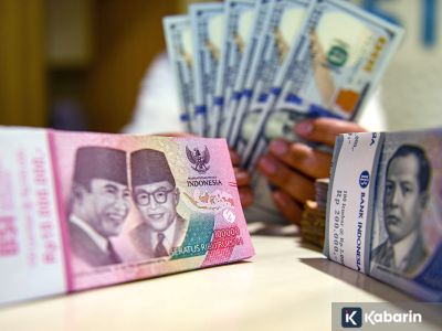Rupiah diprediksi tetap stabil di akhir pekan meski tekanan global masih ada