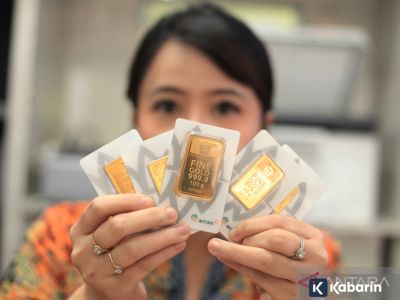 Harga emas Antam turun lagi, kini di Rp2,415 juta per gram
