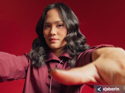 Sheryl Sheinafia hadirkan vibe pop 80-an lewat lagu "Lepas Kendali"