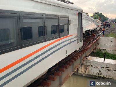 Kereta Purwojaya anjlok di Kabupaten Bekasi, jalur utama sempat macet total