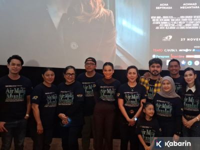 Acha Septriasa tersentuh saat perankan adegan syahadat di film "Air Mata Mualaf"