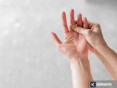 Saat bangun tidur jari tangan sering terasa kaku? Kenali penyebabnya biar nggak panik