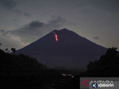 Semeru erupsi delapan kali hari ini, ketinggian letusan mencapai 800 meter