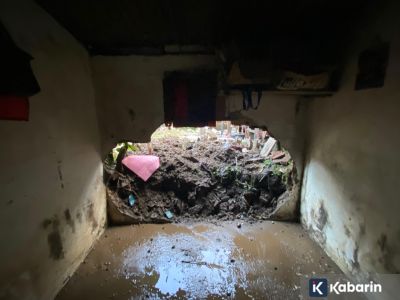 Rumah hingga warung warga Jati Padang jebol diterjang banjir