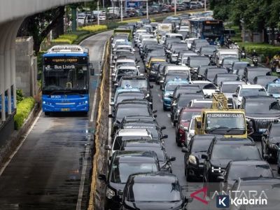 DPRD DKI ingatkan kenaikan tarif Transjakarta jangan bebani warga miskin