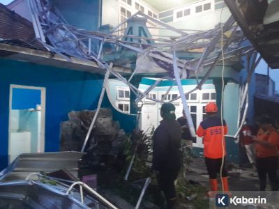 Akibat puting beliung, ratusan rumah di Kabupaten Malang alami kerusakan