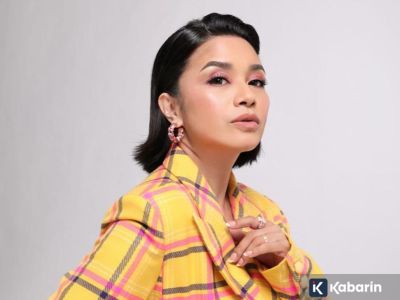 Ruth Sahanaya tampil fresh lewat lagu baru “Sebaris Lirik Cinta”