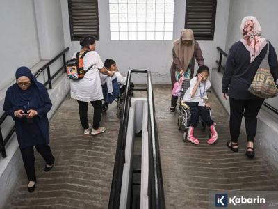 Sudinsos Jaksel bantu warga disabilitas lewat penyaluran kursi roda dan kaki palsu