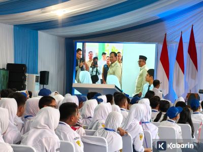 Prabowo dorong sekolah lebih modern lewat peluncuran smartboard di SMPN 4 Bekasi