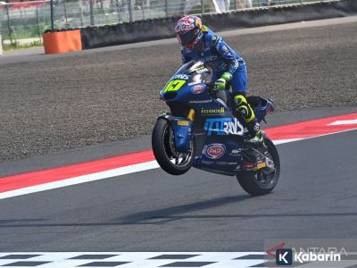 Diogo Moreira tutup musim Moto2 dengan meraih Triumph Triple Trophy 2025