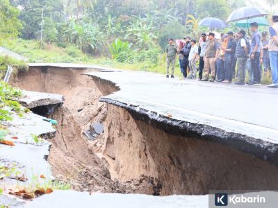 Belasan titik di Padang Pariaman dilanda banjir dan longsor akibat cuaca ekstrem