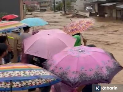 Banjir melanda Padang, SD dan SMP diliburkan sementara