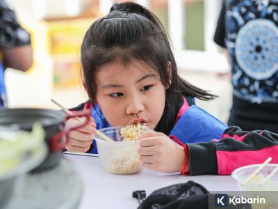 Sederet dampak buruk makan berlebihan pada kesehatan dan psikologis anak