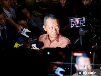 Tiang listrik diangkut Hercules: Begini upaya darurat ESDM pulihkan energi di Sumatera