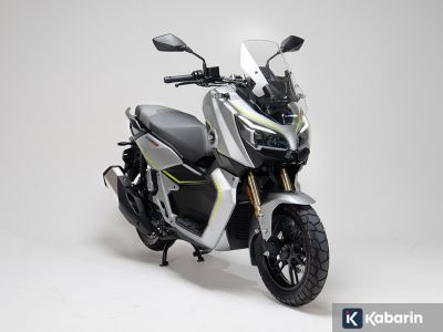 QJMotor Fort 250 Adventure CBS: Skutik adventure modern berharga Rp46 juta