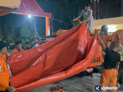 Tim SAR Palembang ikut turun dalam evakuasi korban banjir di Sumatera Barat