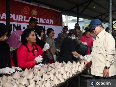 Prabowo cek dapur umum dan dengar langsung kisah pengungsi Tapteng