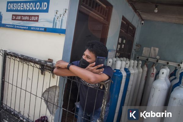 Ponsel yang Terkontaminasi Bakteri Bisa Memicu Gangguan Kesehatan