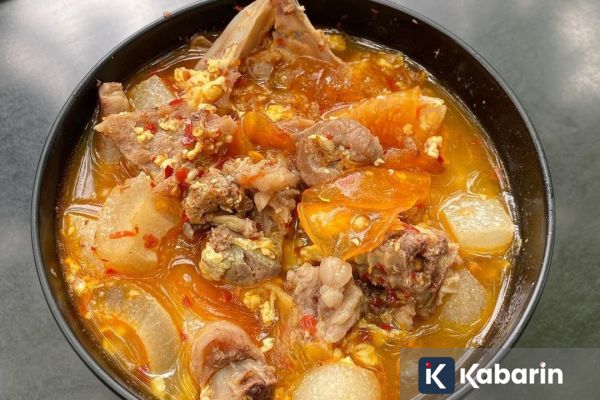 Dampak berbahaya jika keseringan makan pedas pada saluran cerna