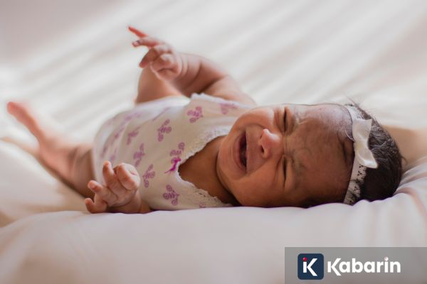 Mencium Bayi Bisa Bawa Risiko Penyakit, Ini Penjelasan Dokter