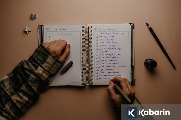 Tulisan Tangan Bisa Jadi Tanda Awal Penurunan Fungsi Otak Lansia