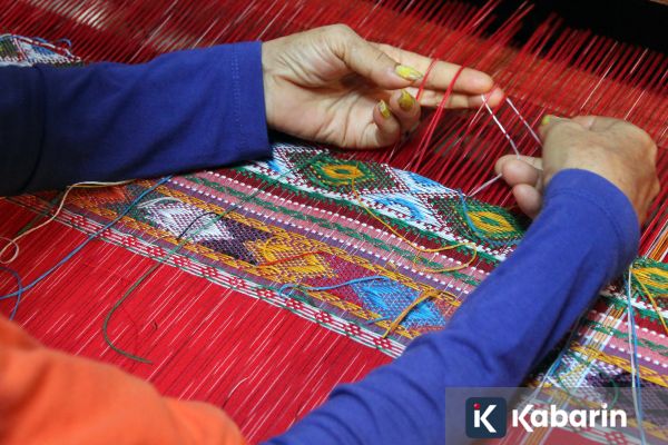 Kain Ulos Jadi Daya Tarik Utama dalam Indonesia Fashion Week 2026