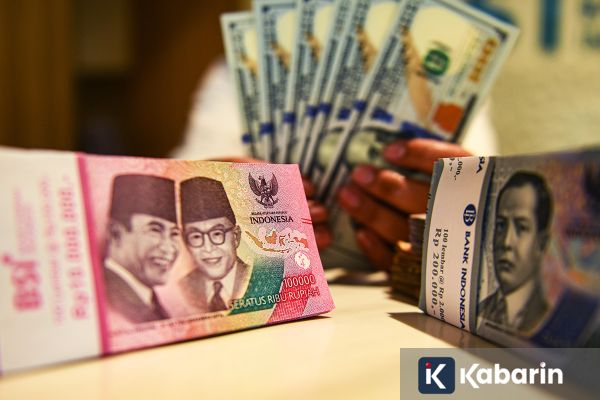 Rupiah Melemah Usai Ukraina Serang Infrastruktur Minyak Rusia