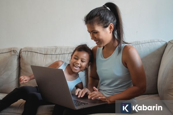 Inilah Bentuk Pendampingan yang Bisa Diberikan saat Anak Lagi Screen Time