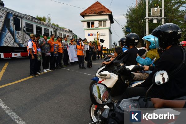 Tiga Pelajar Tewas Tertemper KA Argo Merbabu Saat Swafoto di Batang