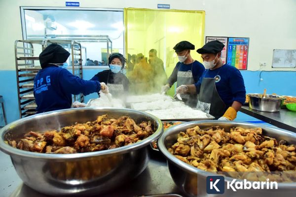 Kreatif! Pemuda Lumayang ubah limbah MBG jadi eco enzyme bernilai ekonomi