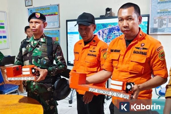 Black Box Pesawat ATR 42-500 Ditemukan dan Diserahkan ke KNKT