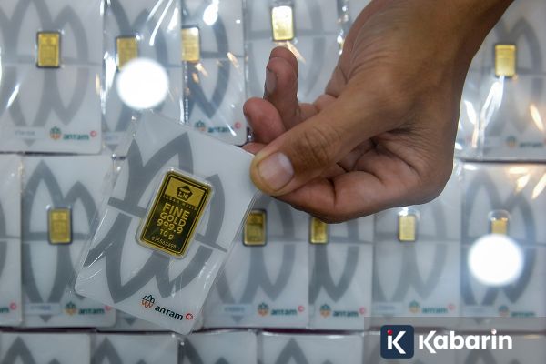 Harga Emas Antam Turun ke Rp2,888 Juta per Gram