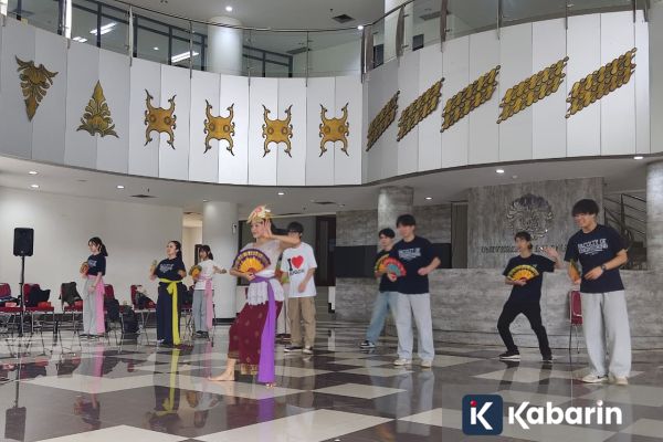 UI Kenalin Gamelan dan Tari Bali ke Mahasiswa Jepang