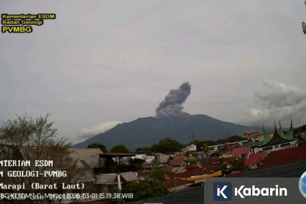 Gunung Marapi Erupsi, Lontarkan Abu Vulkanik Setinggi 1.500 Meter