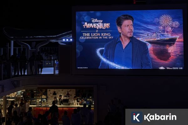 Shah Rukh Khan Terlibat di Balik Pertunjukan Kembang Api Disney Adventure
