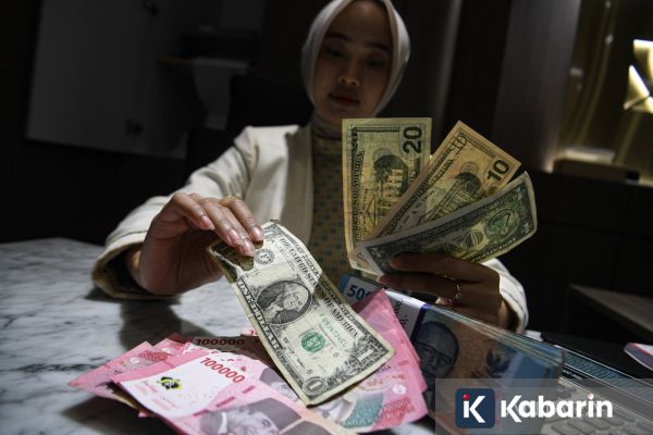 Senin Pagi Rupiah Melemah Jadi Rp16.981 per Dolar AS