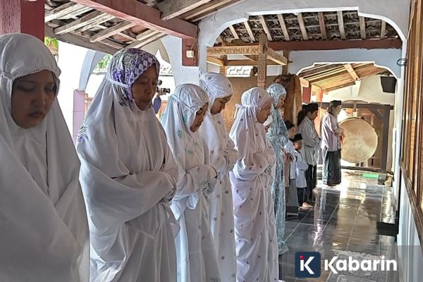 Jamaah Thariqah Syathariyah Ponorogo Rayakan Idul Fitri Lebih Awal