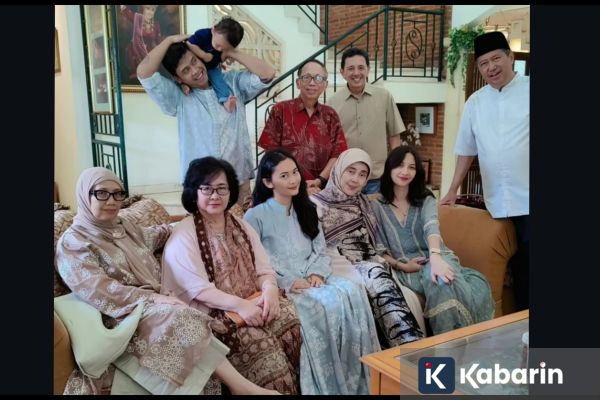 Keluarga Vidi Aldiano Bagikan Momen Perayaan Lebaran di Media Sosial