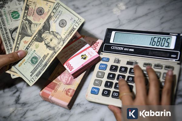 Rupiah Tembus Rp17.002 per Dolar AS pada Kamis Sore