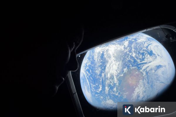 Foto Bumi Dipotret dengan iPhone 17 Pro Max oleh Astronaut Artemis II