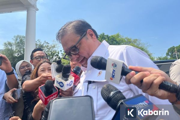 Rupiah Sentuh Rp17 Ribu, Airlangga: Mata Uang Lain Juga Melemah